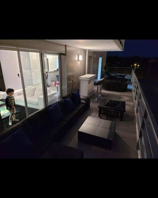 Neuf Moderne + Parking, Geneve Apartment