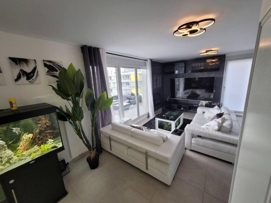 Neuf Moderne + Parking, Geneve Apartment *